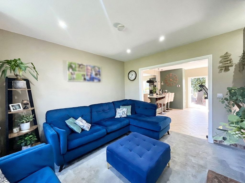 Property photo 2 of 25