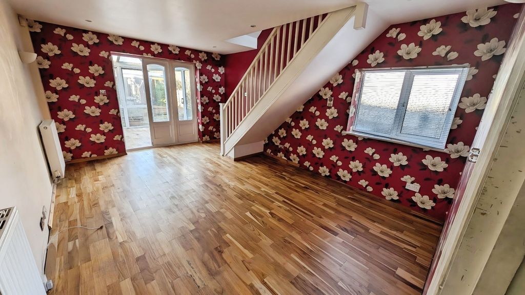 Property photo 3 of 15 Pbox-Img.Jpg