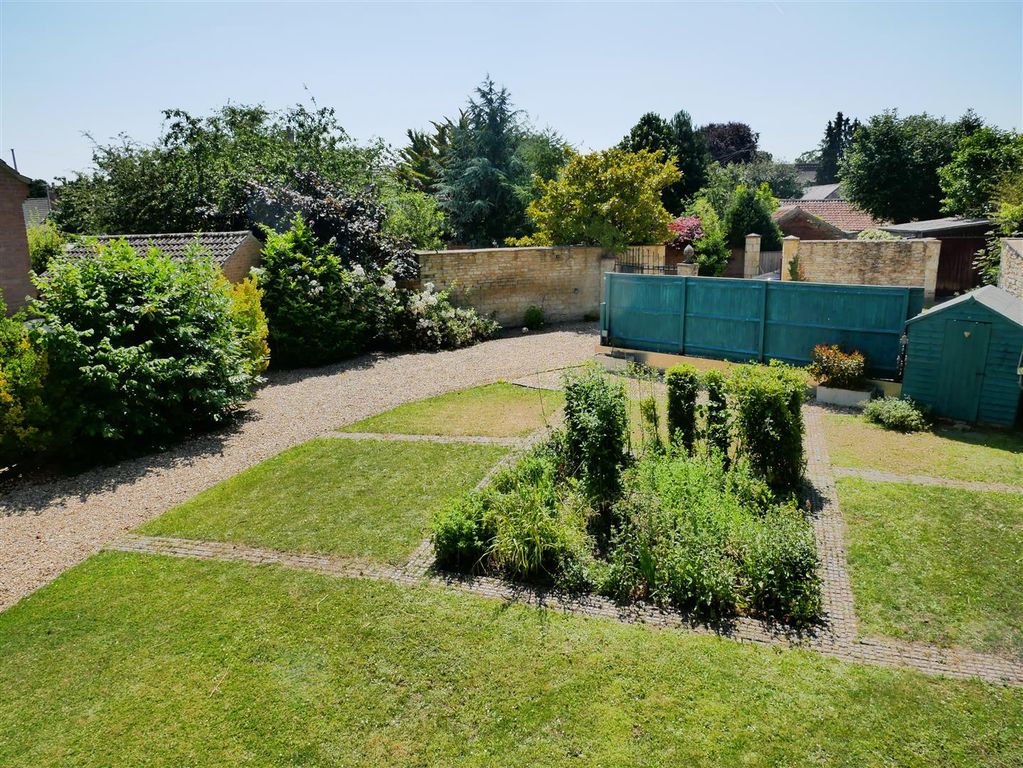 Property photo 2 of 26 Large Garden