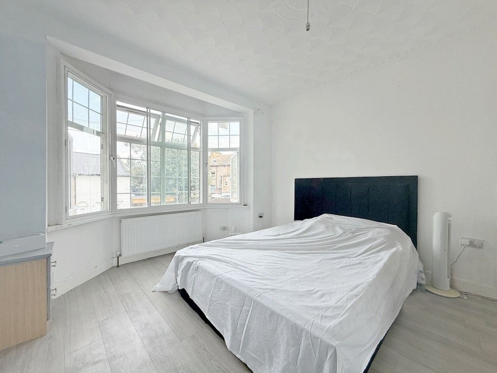 Property photo 3 of 8 Gallery