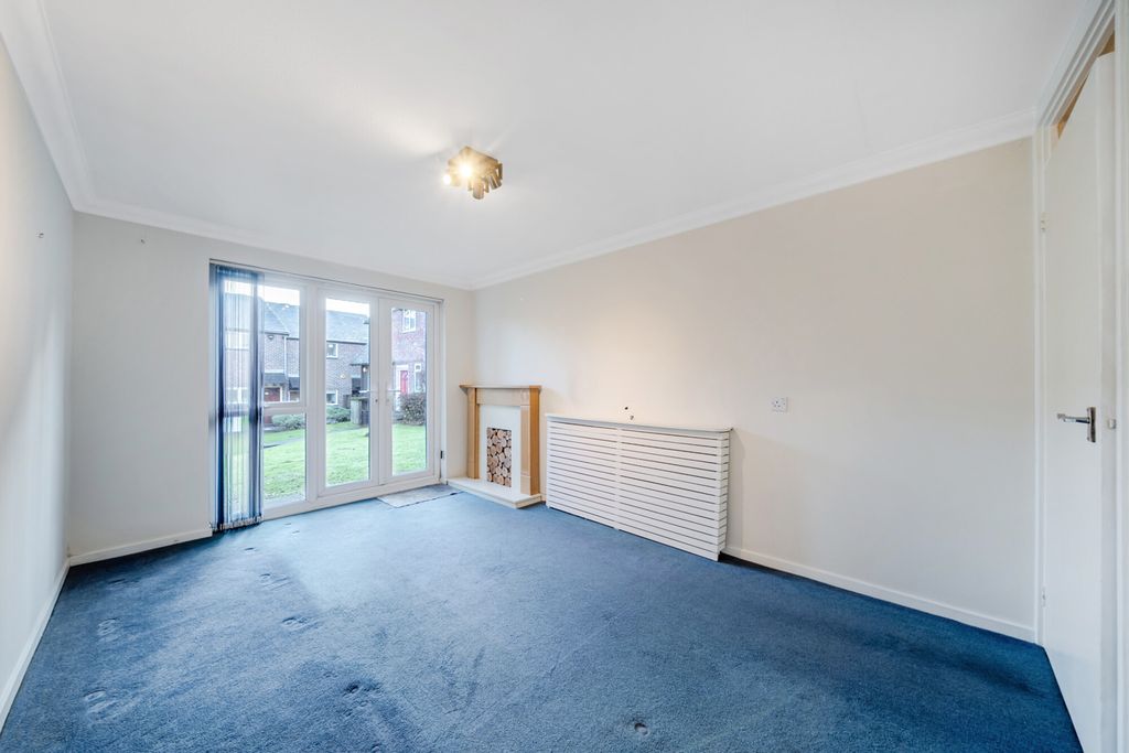 Property photo 2 of 20 1386931-16-692Eda...