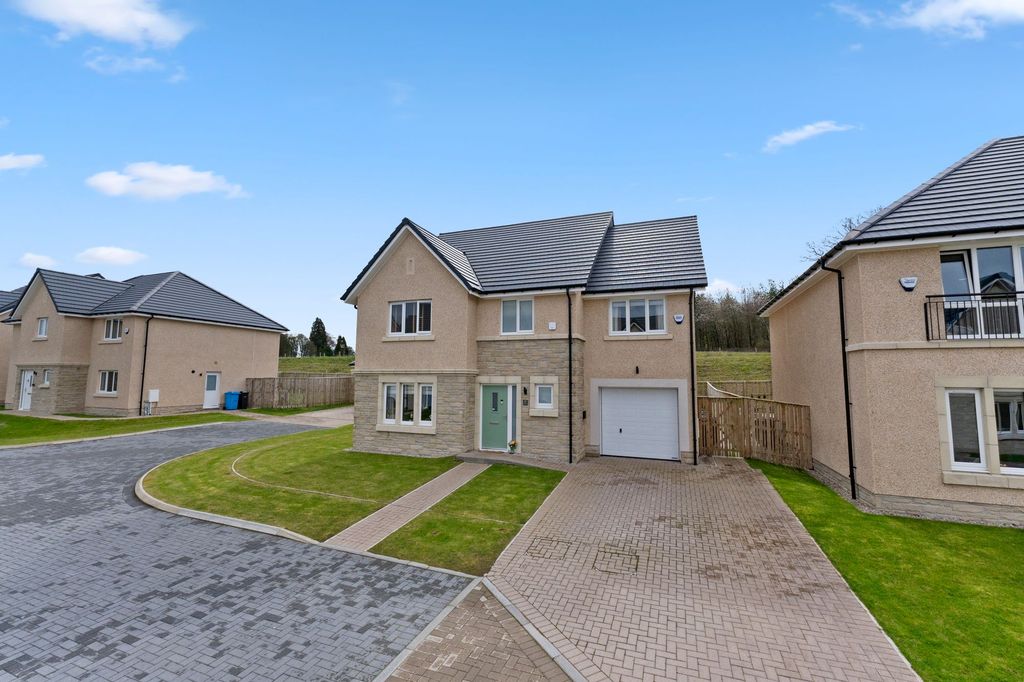 Property photo 2 of 44