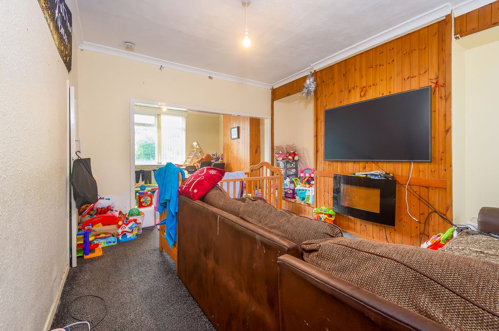 Property photo 2 of 20