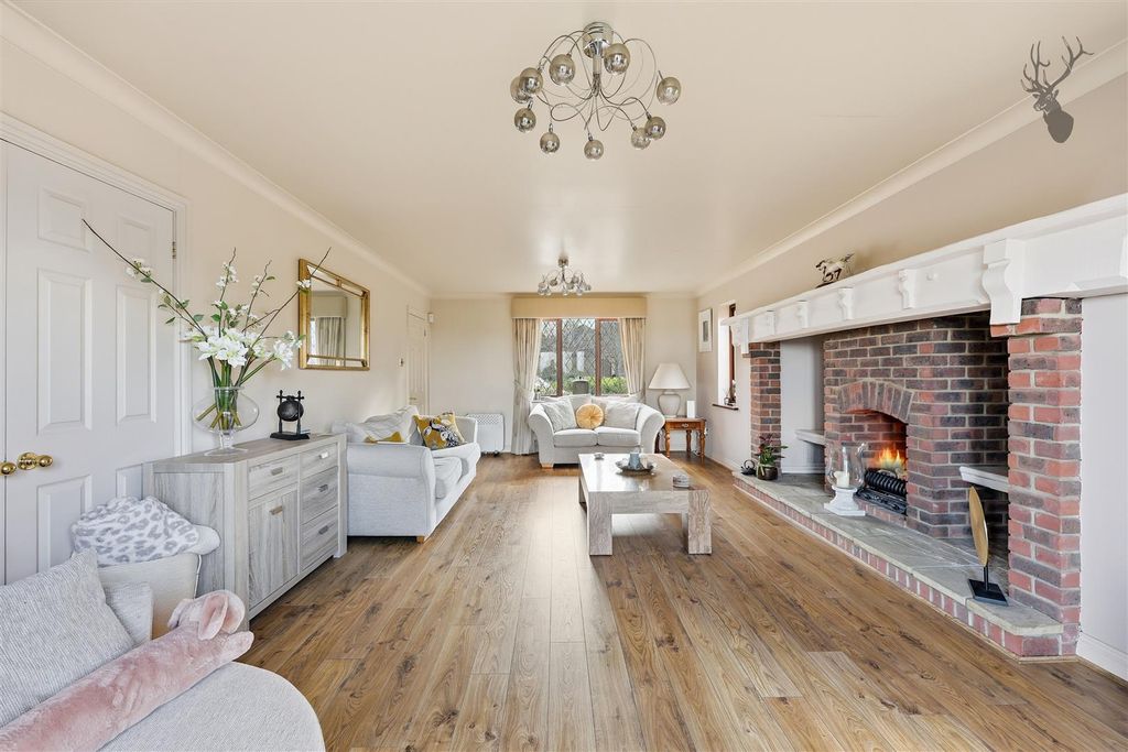 Property photo 2 of 34