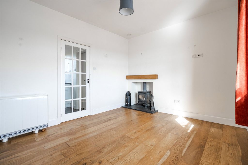 Property photo 3 of 27 4 Smithy Row