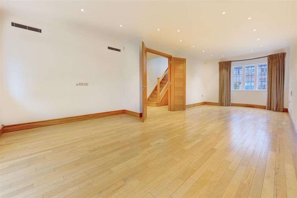 Property photo 3 of 13 D0424 74 Kingsley Way Rec2.Jpg