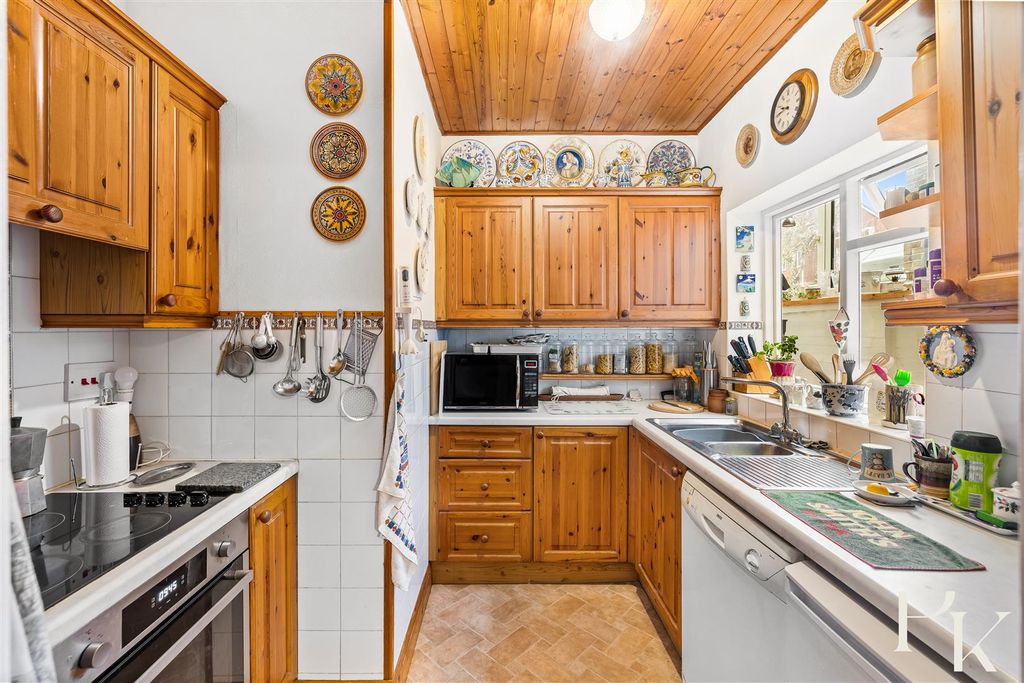 Property photo 3 of 23 Kitchen