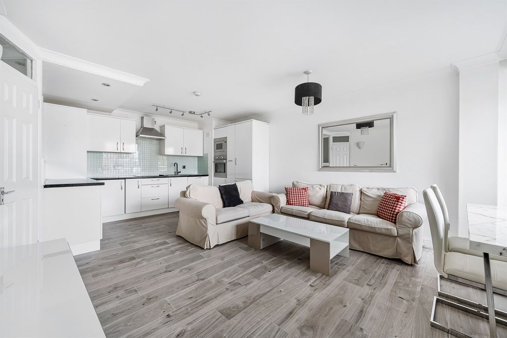 Property photo 2 of 7 Living Room