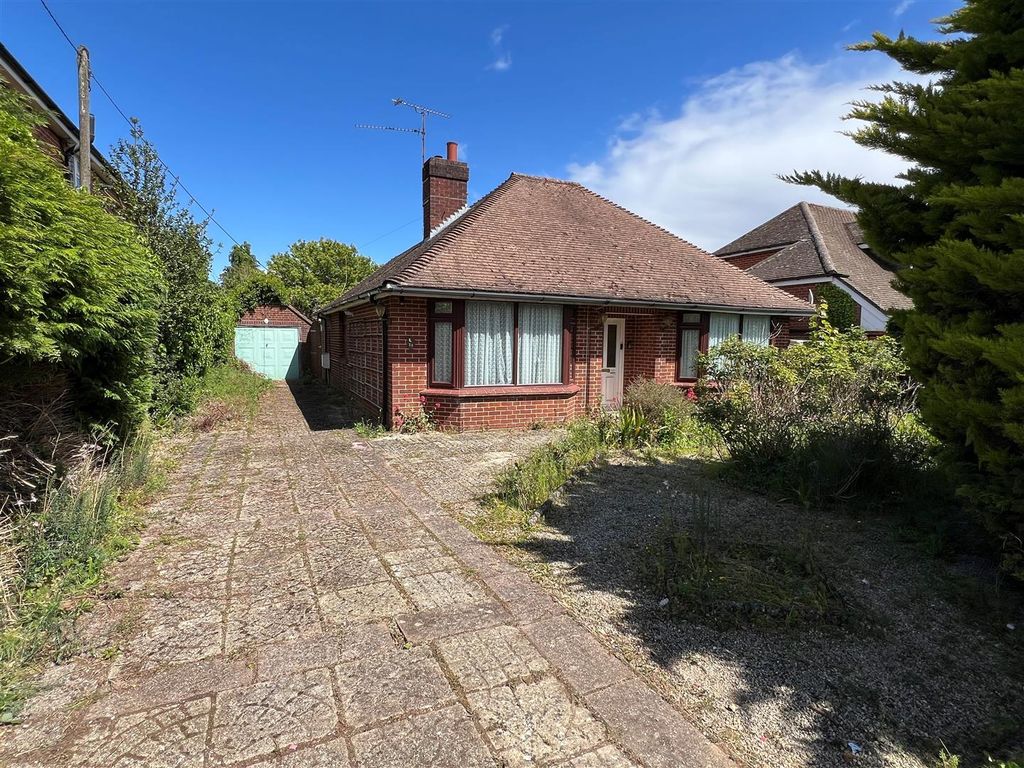 Property photo 1 of 32