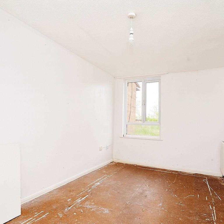 Property photo 3 of 10 Transport: