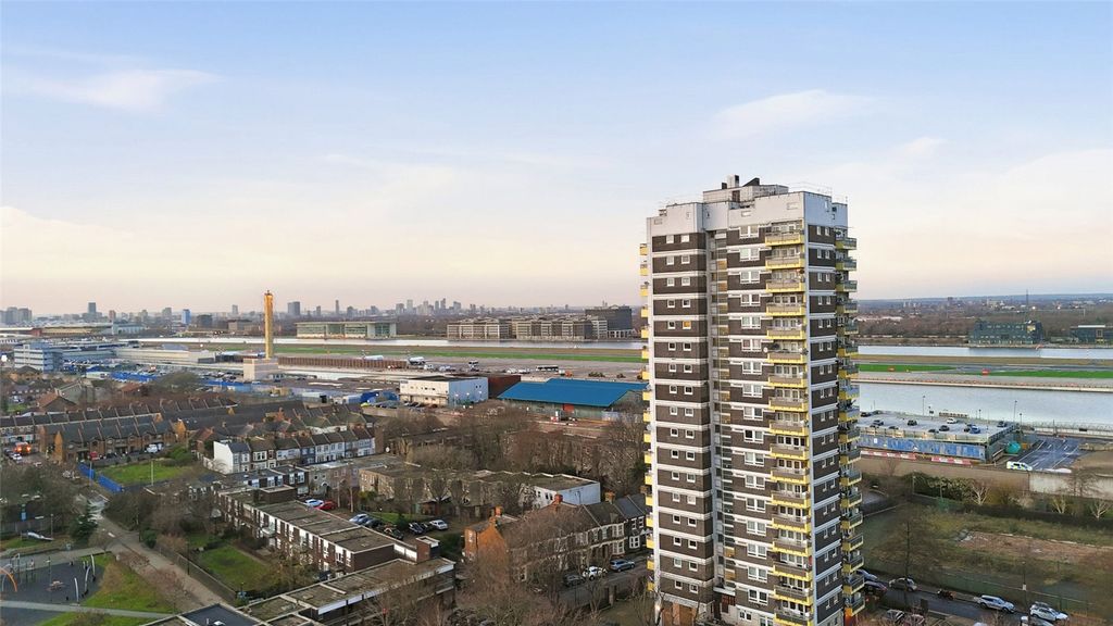 Property photo 2 of 17 Picture No. 19