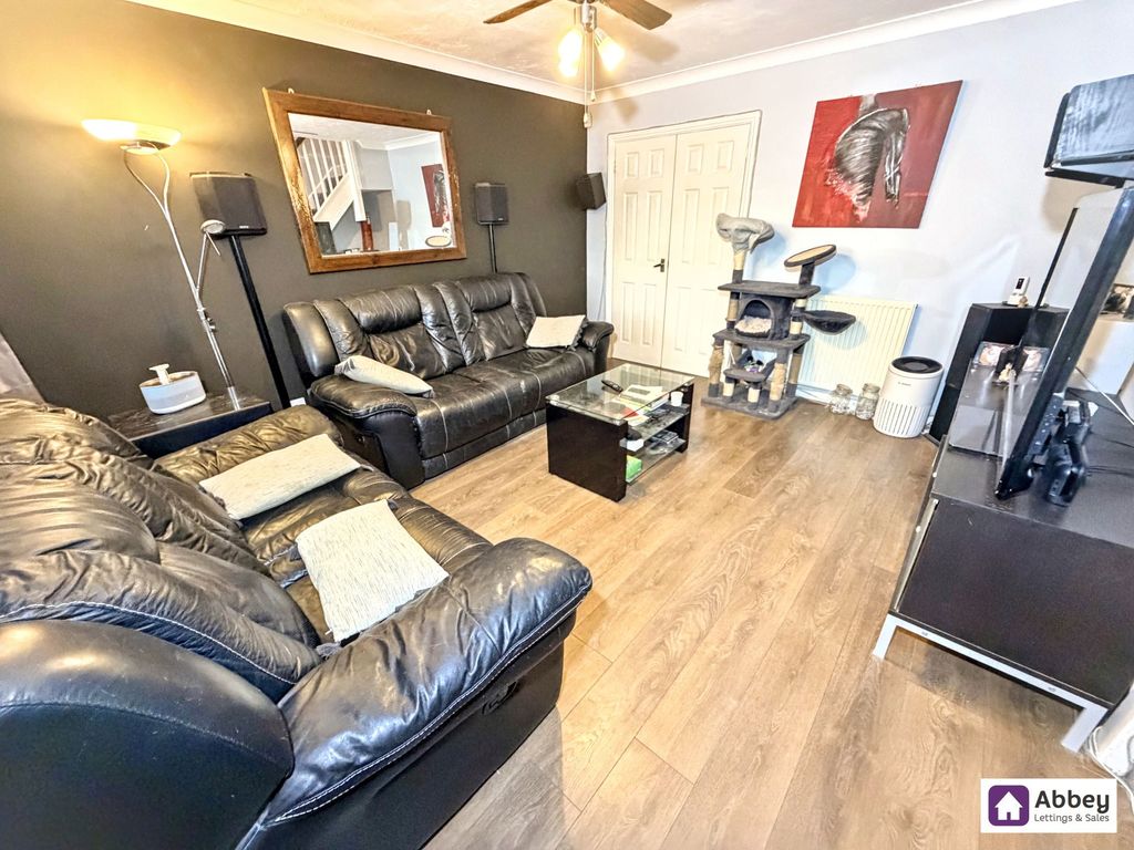 Property photo 2 of 19 Lounge