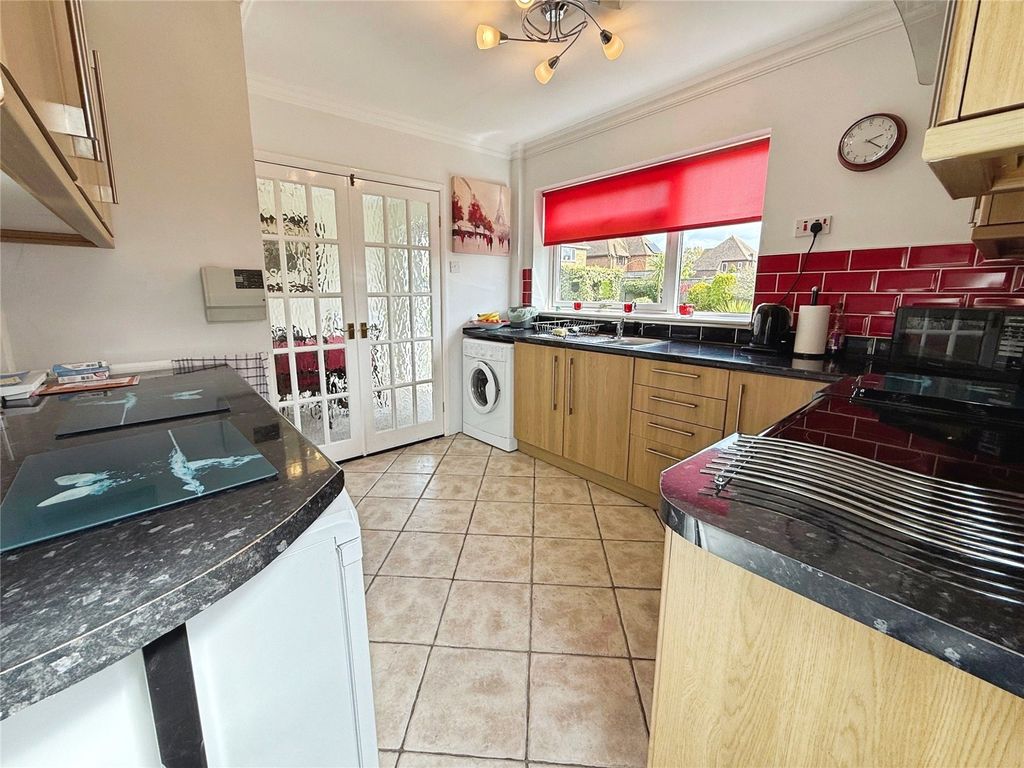 Property photo 2 of 18 Kitchen