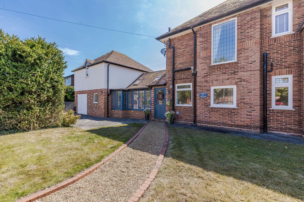 Property photo 3 of 38