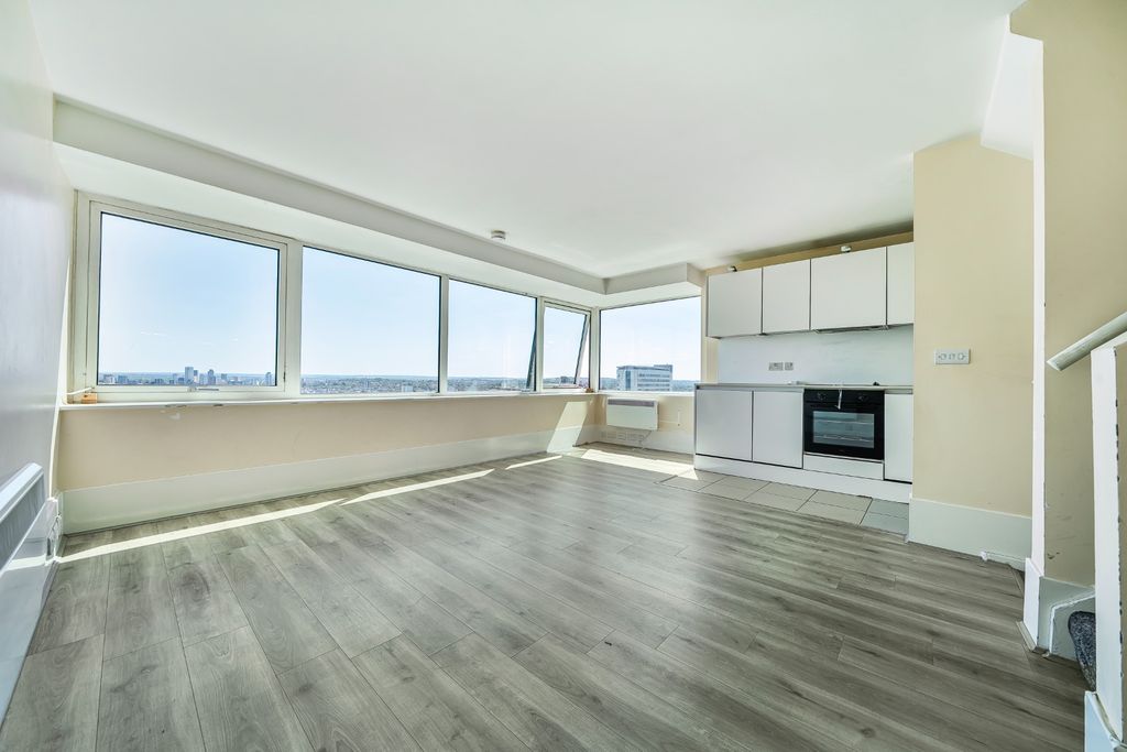 Property photo 3 of 12 5382995