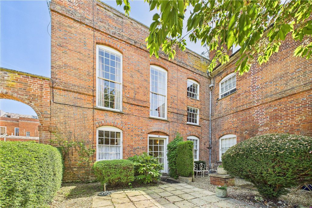 Property photo 2 of 23 Picture No. 16