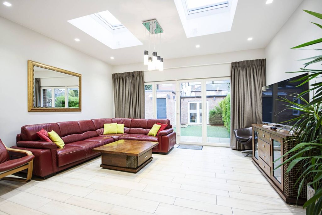 Property photo 3 of 12