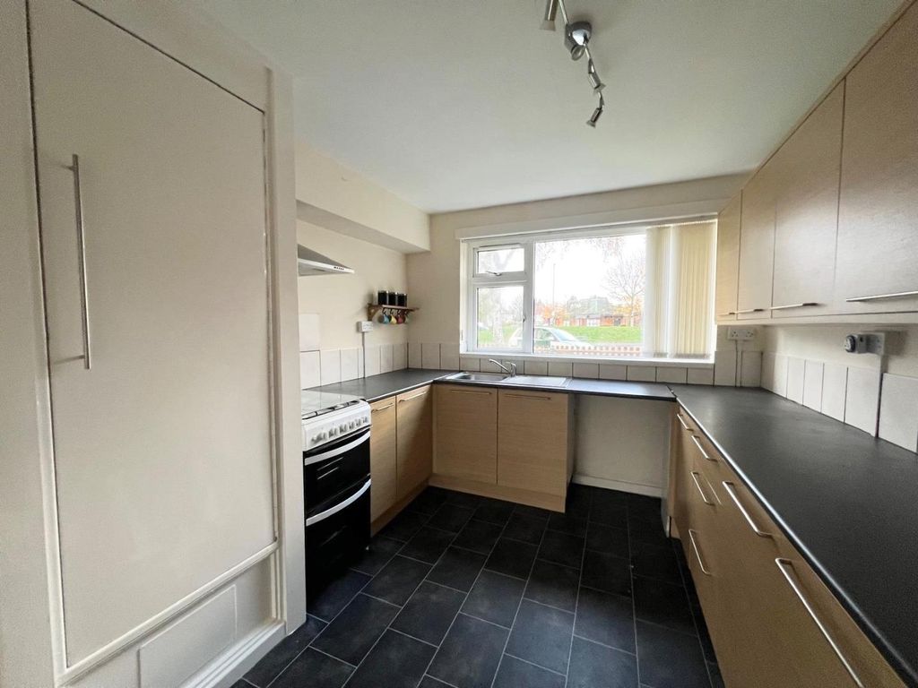 Property photo 3 of 7 Kitchen