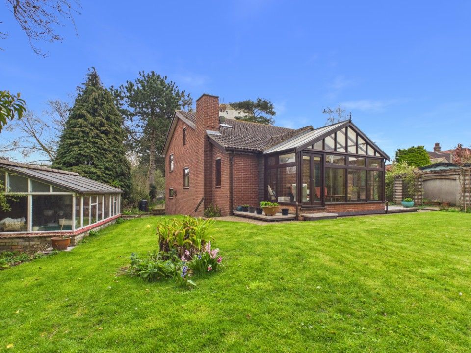 Property photo 2 of 27