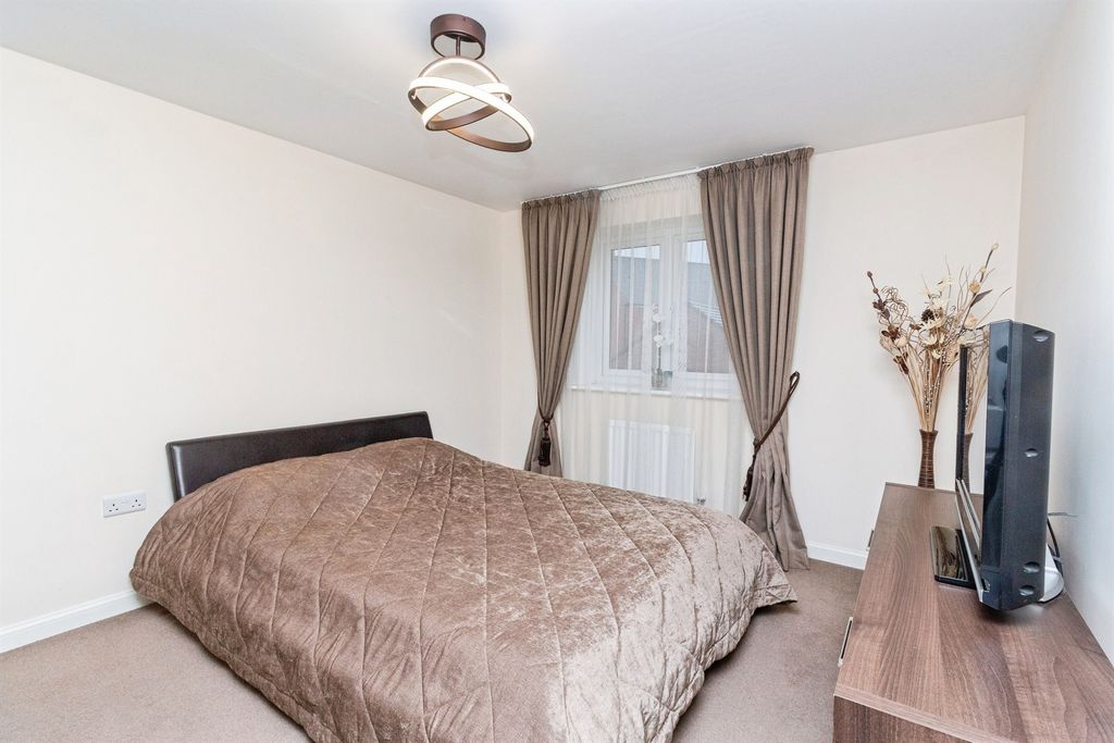 Property photo 3 of 16