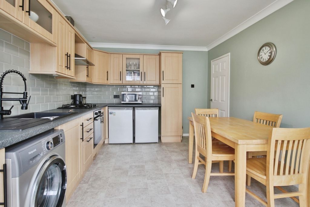 Property photo 3 of 26 4370293