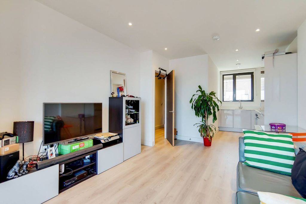 Property photo 3 of 12
