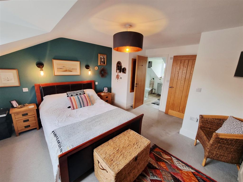 Property photo 2 of 32 Bed 1.Jpg