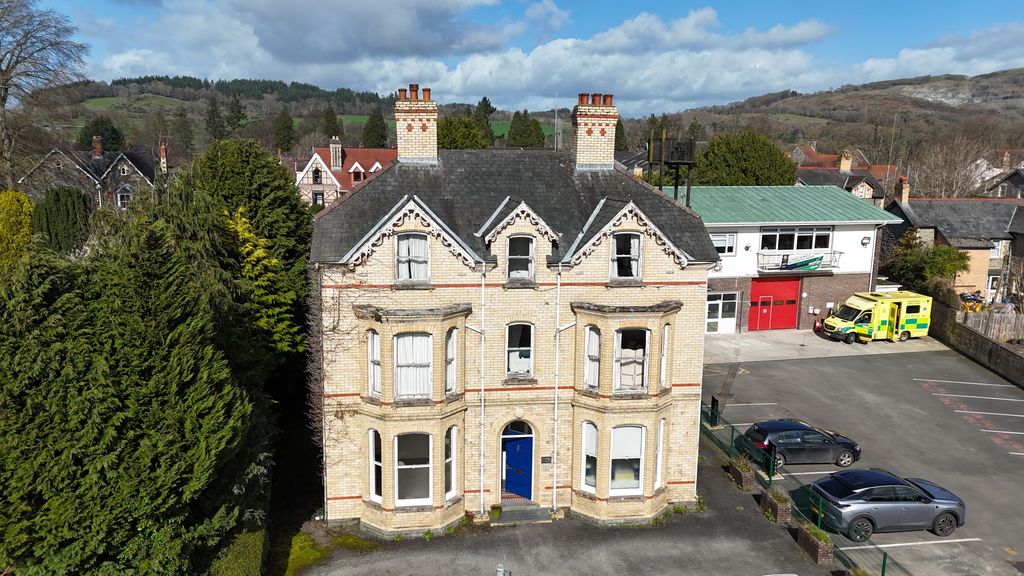 Property photo 1 of 12