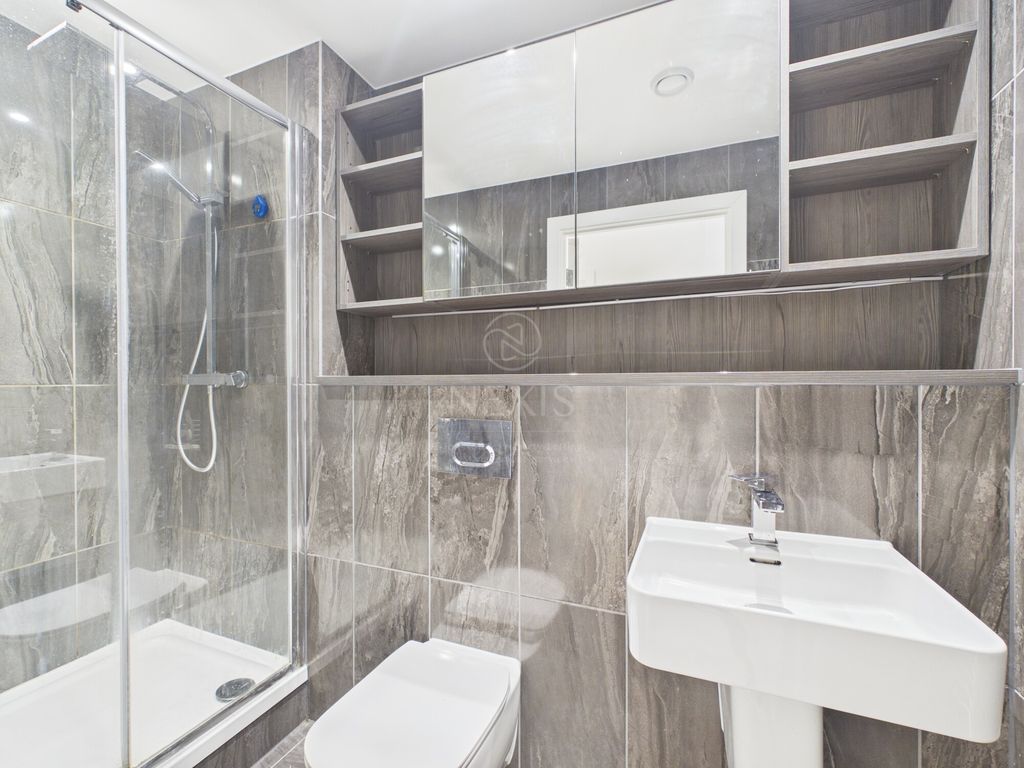 Property photo 2 of 32