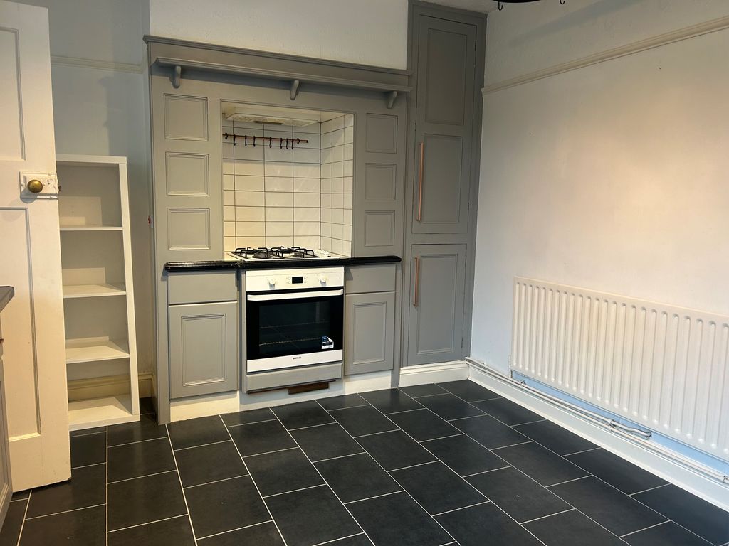 Property photo 3 of 14 Kitchen