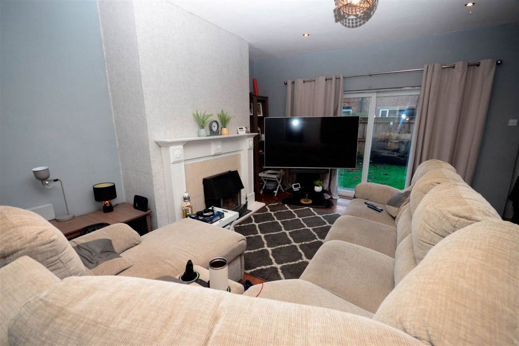 Property photo 2 of 11 Lounge