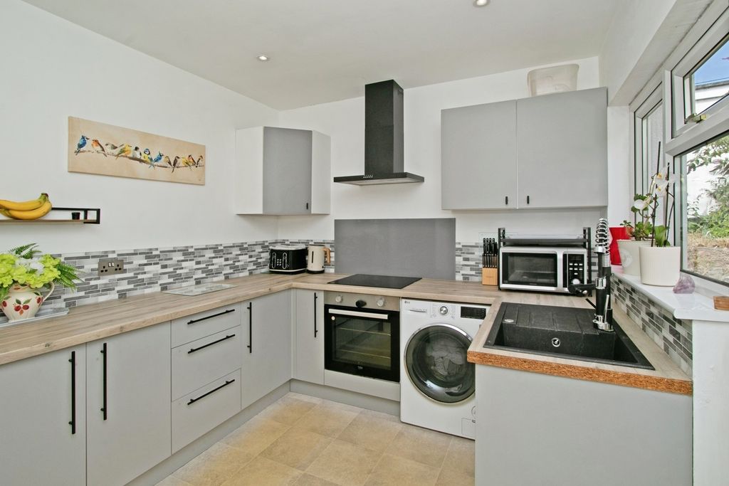 Property photo 3 of 18 Pbox-Img.Jpg