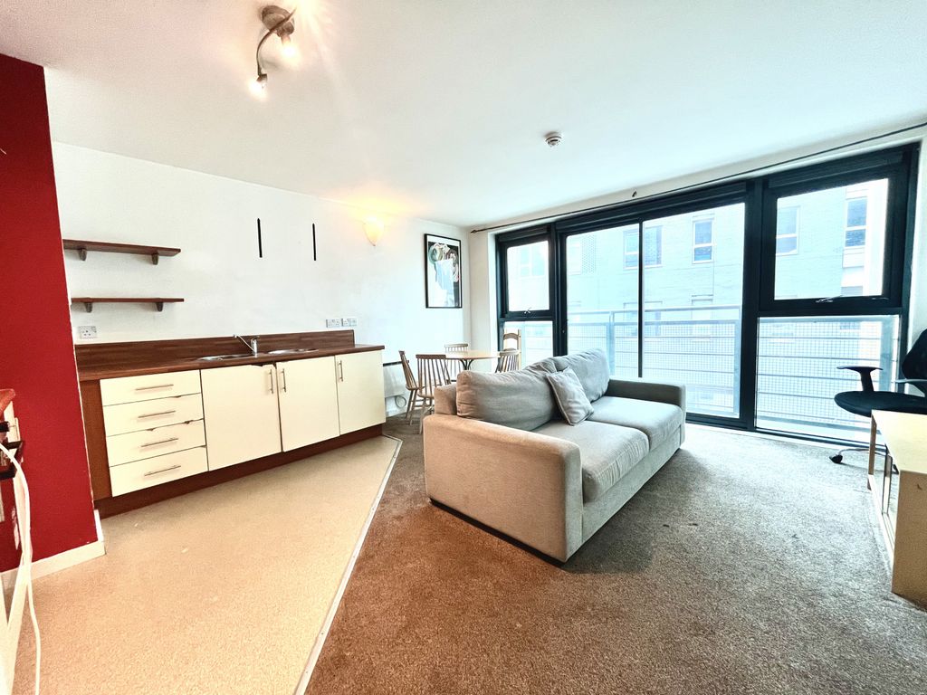 Property photo 2 of 10 Lounge/Kitchen
