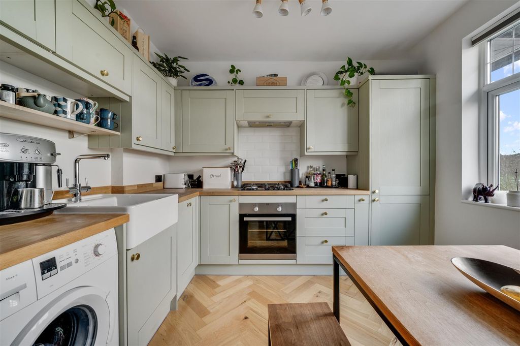 Property photo 3 of 13 Daniels_Gladstone Court, Anson Road_002.Jpg