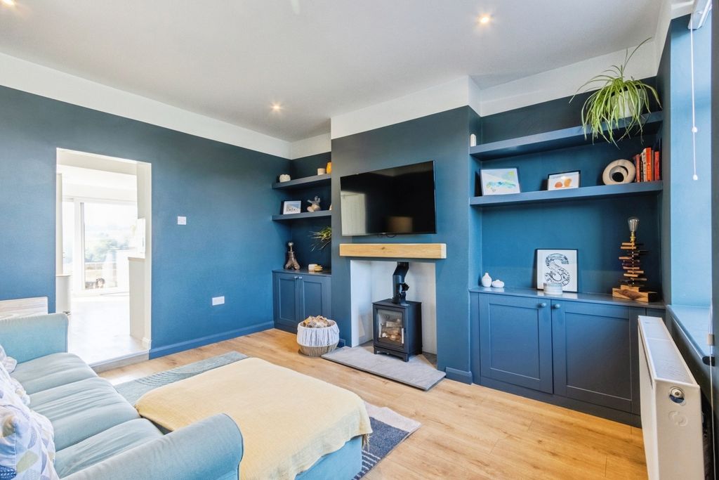 Property photo 2 of 17 Pbox-Img.Jpg