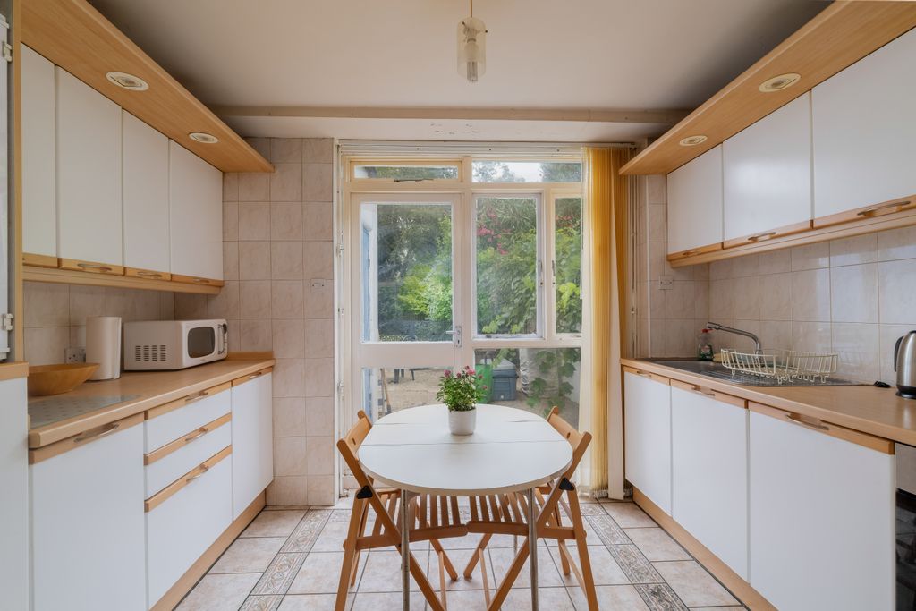 Property photo 2 of 37