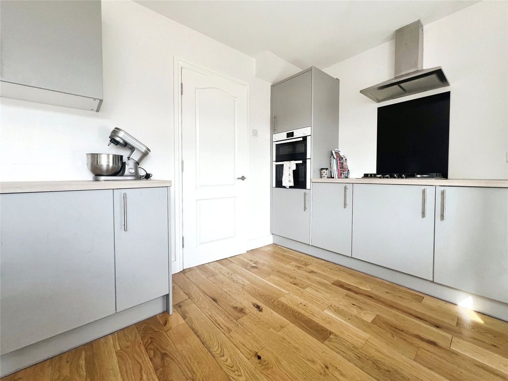 Property photo 2 of 11 Kitchen