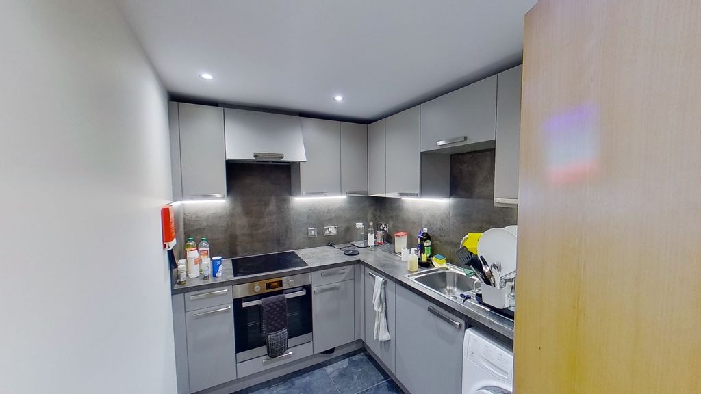 Property photo 2 of 6 Kitchen