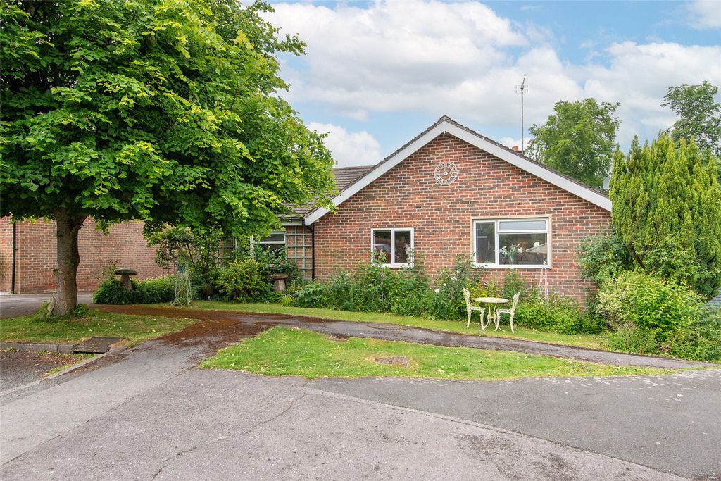 Property photo 2 of 31 Picture No. 11