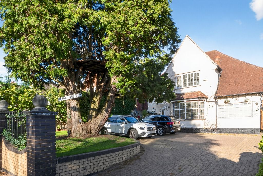 Property photo 2 of 39 Driveway