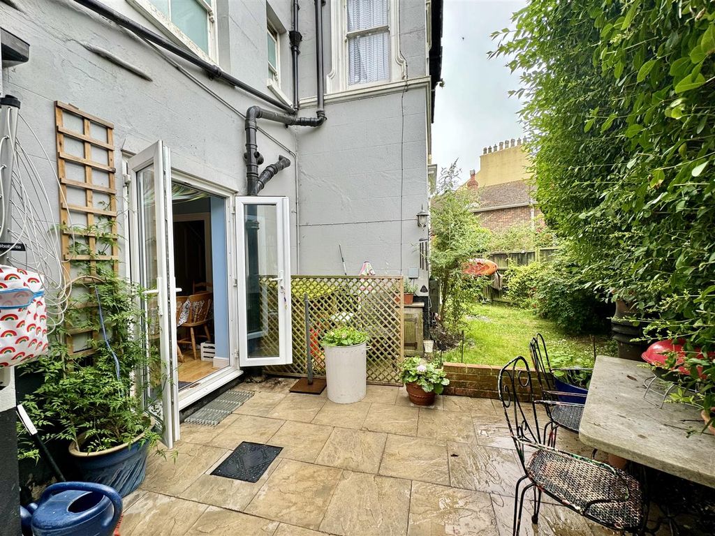 Property photo 3 of 25