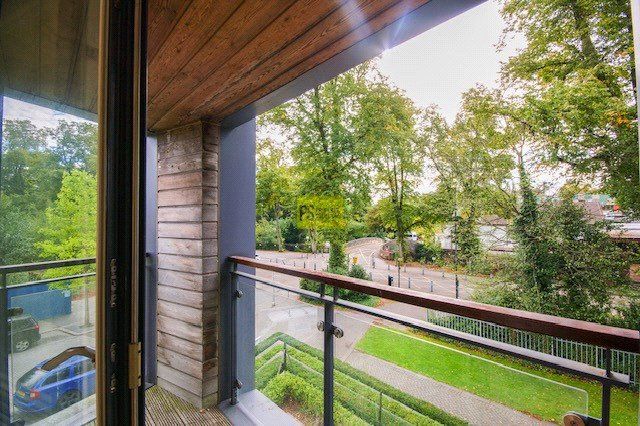 Property photo 1 of 11 Balcony