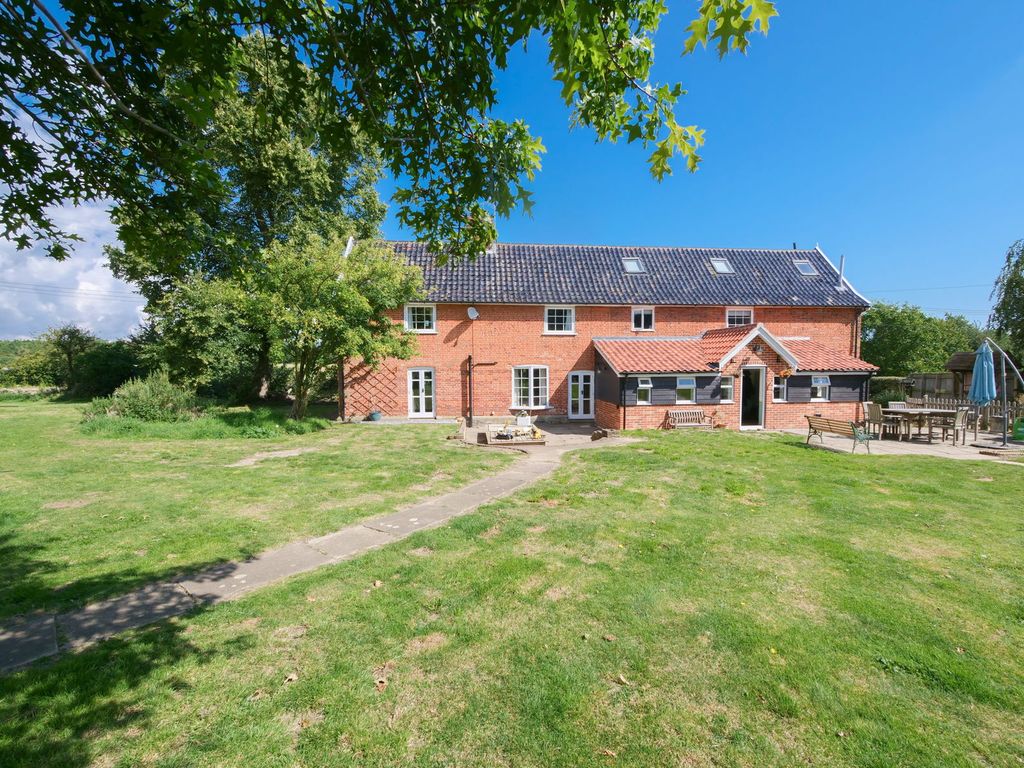 Property photo 2 of 31