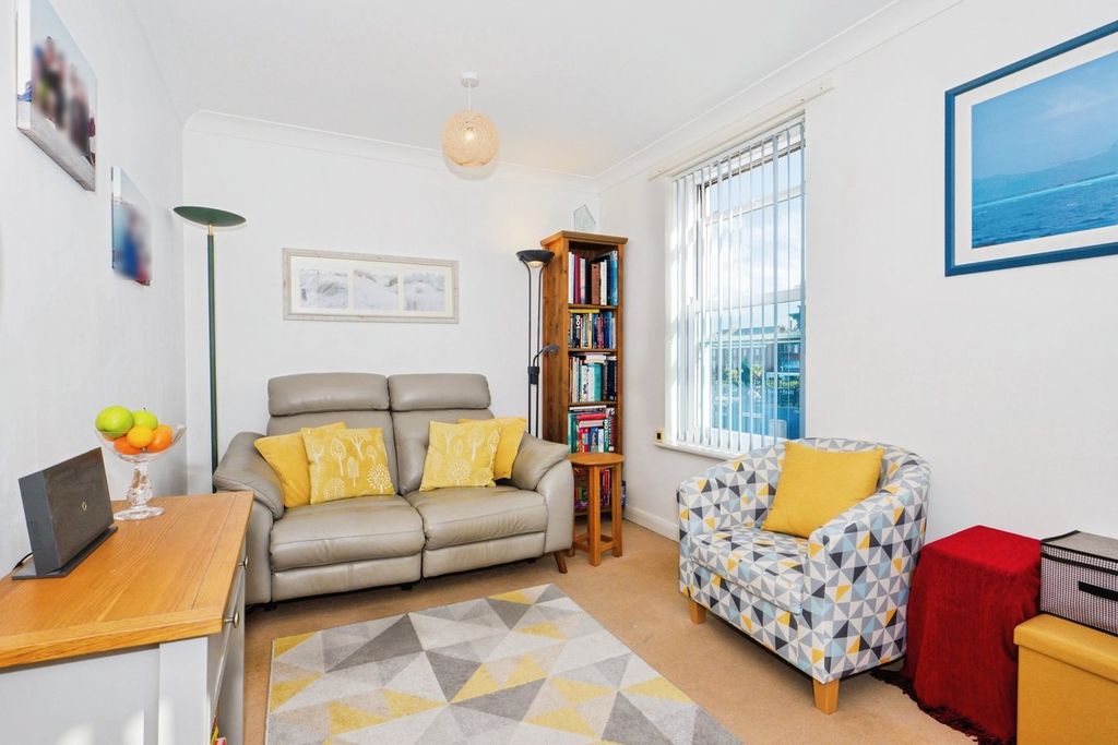 Property photo 3 of 18