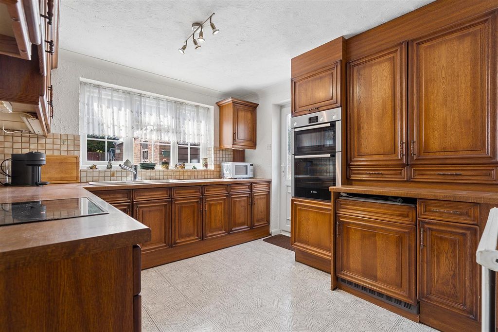 Property photo 2 of 20 Kitchen