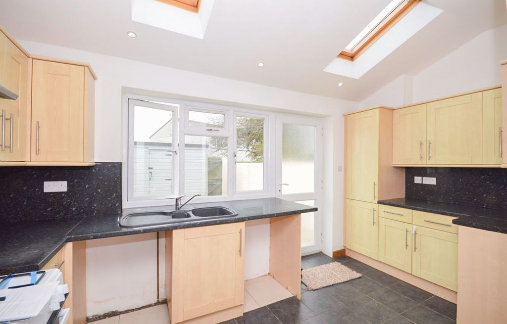 Property photo 2 of 11 Kitchen
