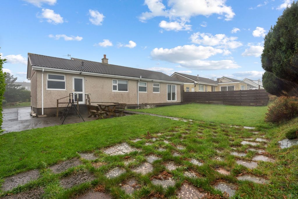 Property photo 2 of 20