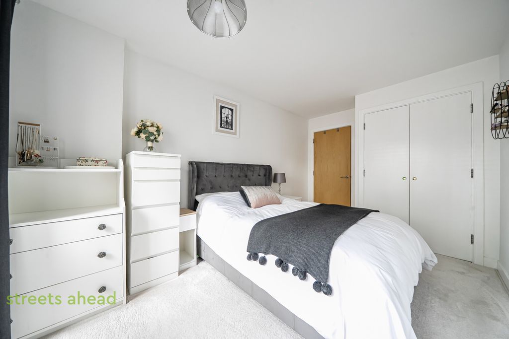 Property photo 3 of 17 4654A232-Fc61-4E8...