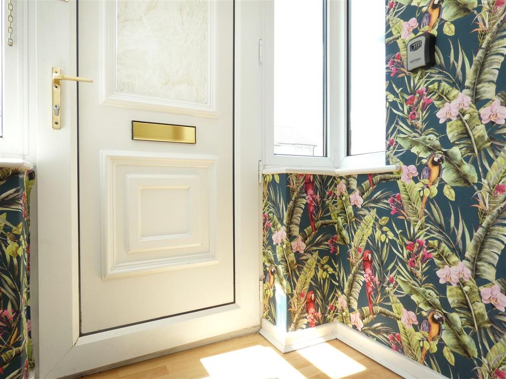 Property photo 2 of 14 Entrance Porch