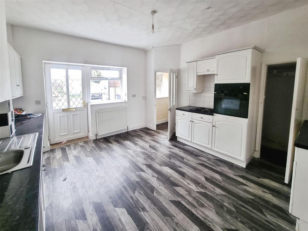 Property photo 2 of 15 Eb741974-Image007.Jpg